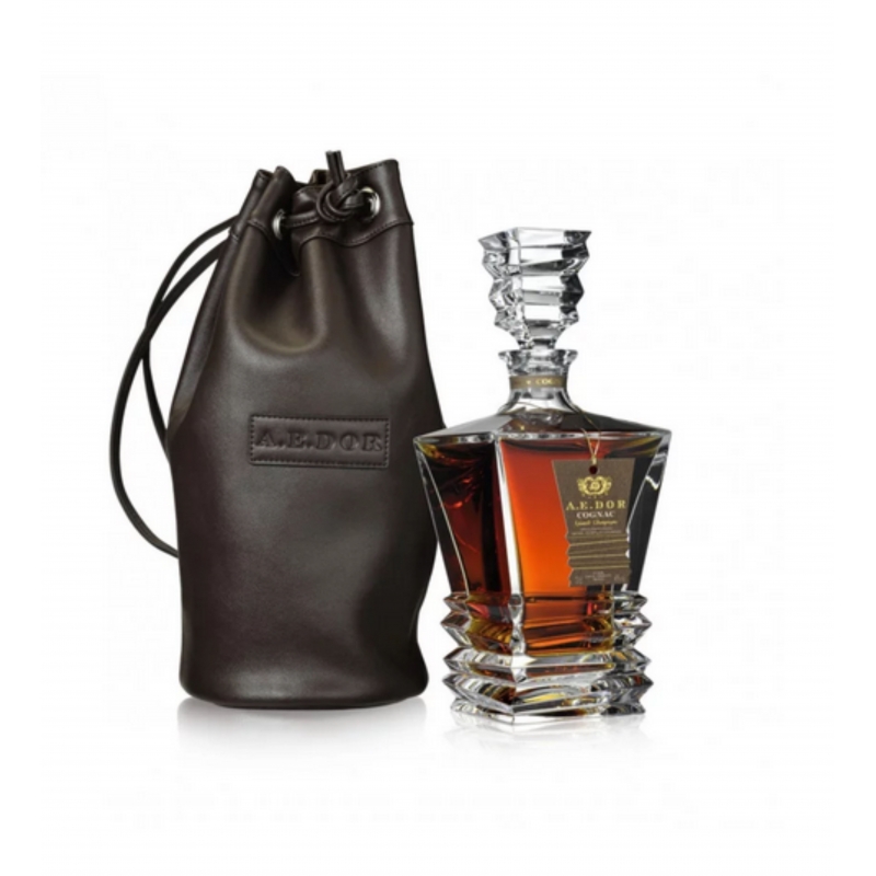 N°6 Grande Champagne Vieille Réserve A.E. Dor Cognac Rocky decanter leather bag N°6 Grande Champagne Vieille Réserve A.E. Dor Cognac Rocky decanter leather bag